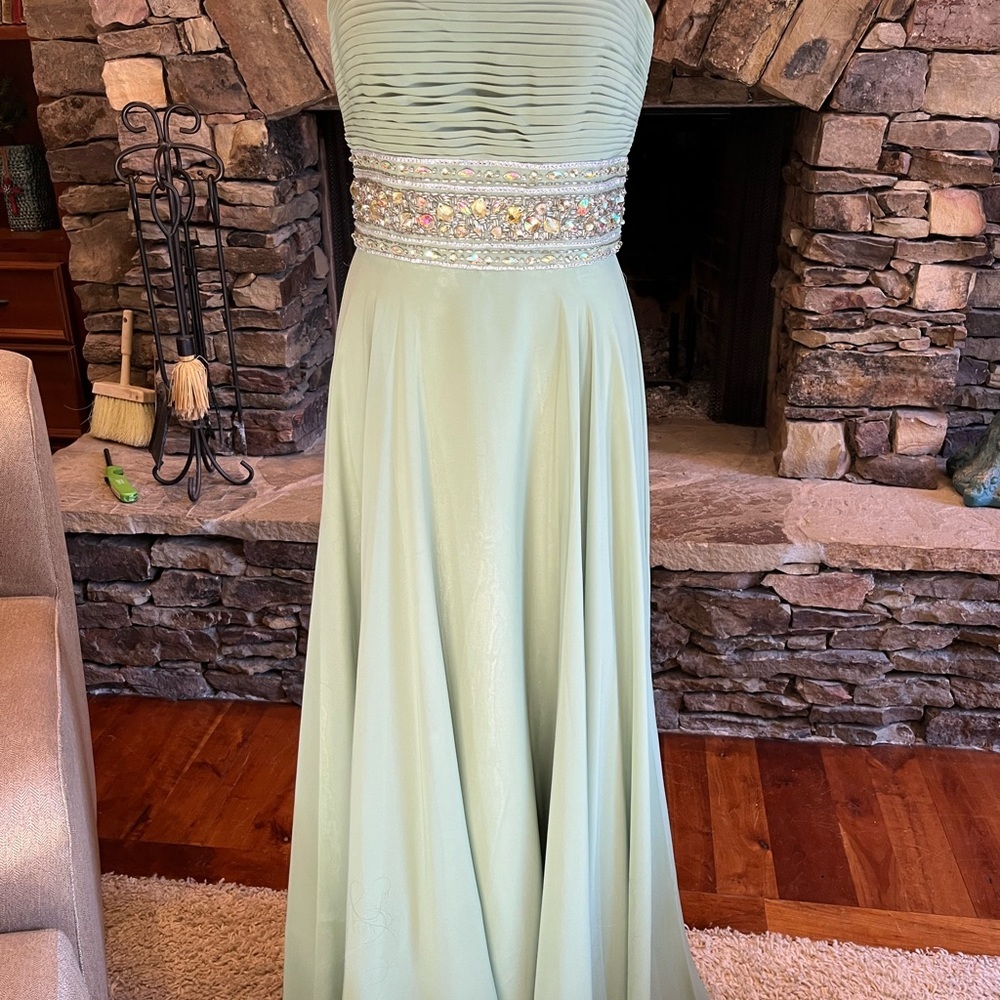 𝅺Beautiful Camille formal dress, perfect condition